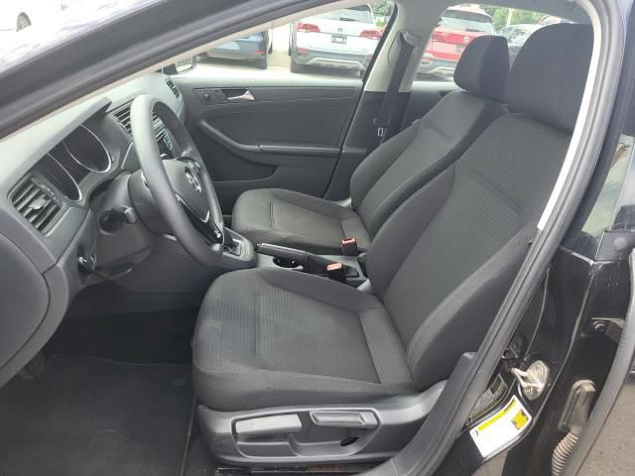 2016 Volkswagen Jetta Trendline Photo9