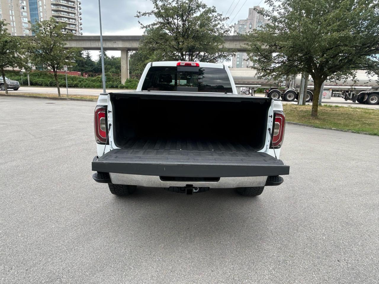 2017 GMC Sierra 1500 SLT - Photo #7