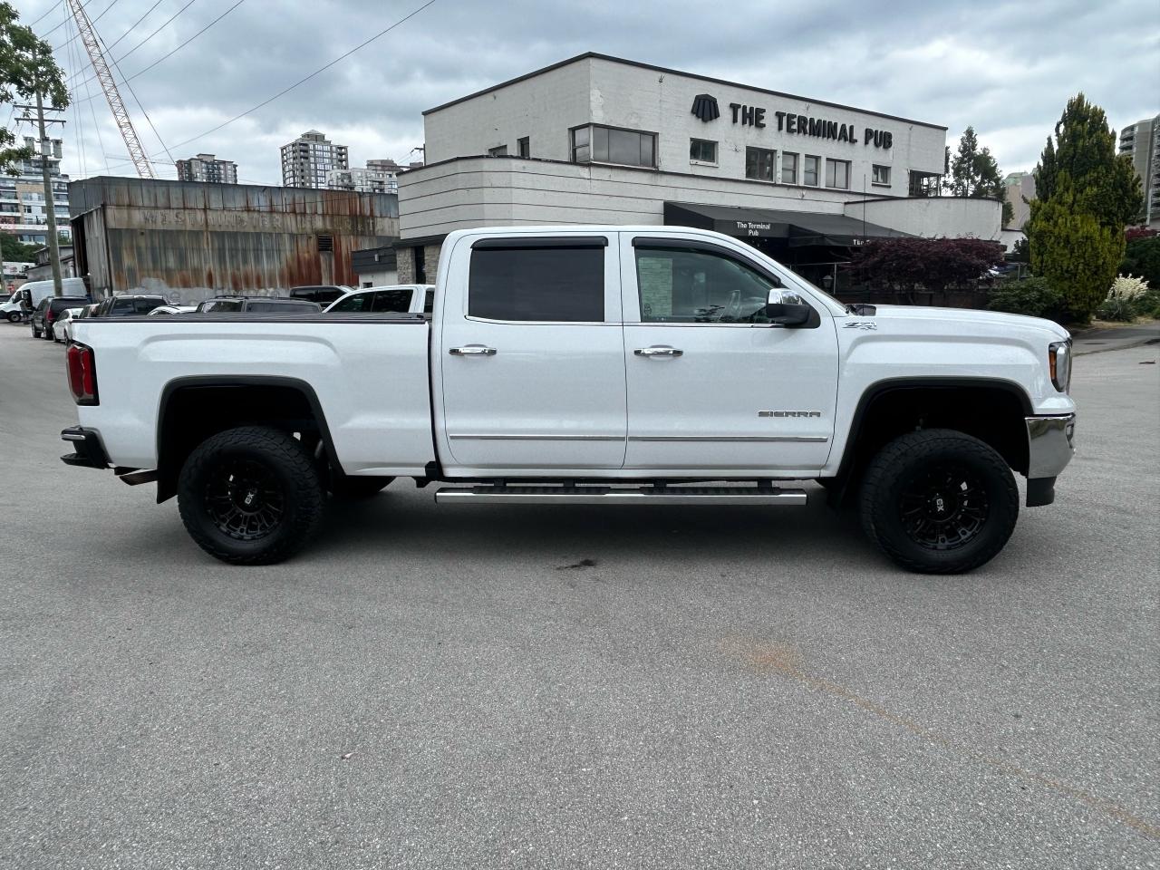 2017 GMC Sierra 1500 SLT - Photo #4