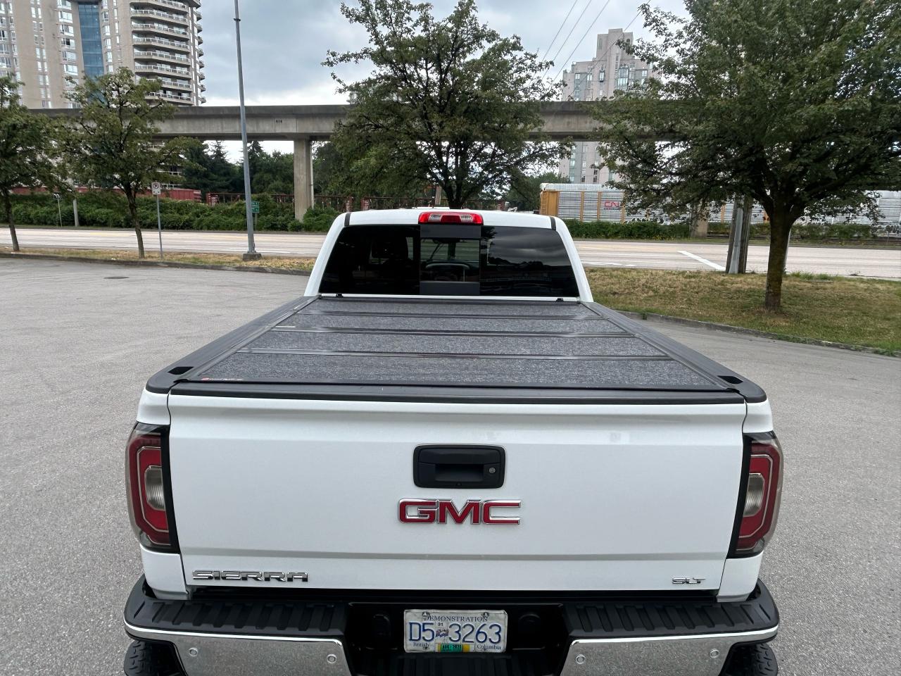 2017 GMC Sierra 1500 SLT - Photo #6
