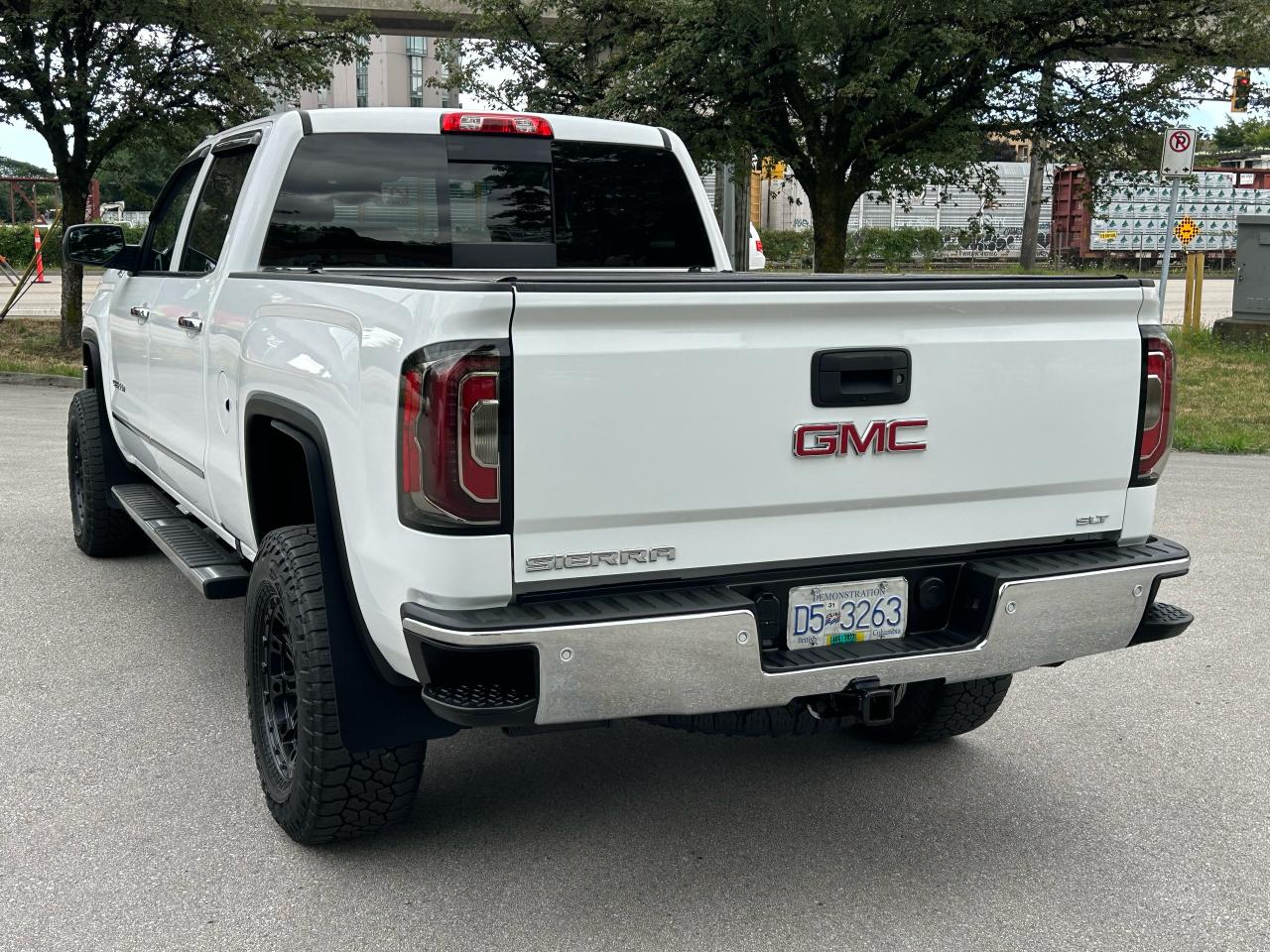 2017 GMC Sierra 1500 SLT - Photo #2