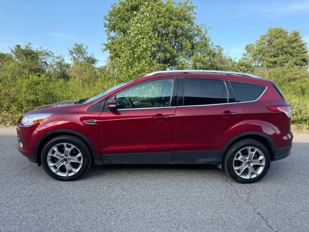 2014 Ford Escape TITANIUM | LEATHER | BACK-UP CAM | PUSH START | POWER LIFEGATE - Photo #3