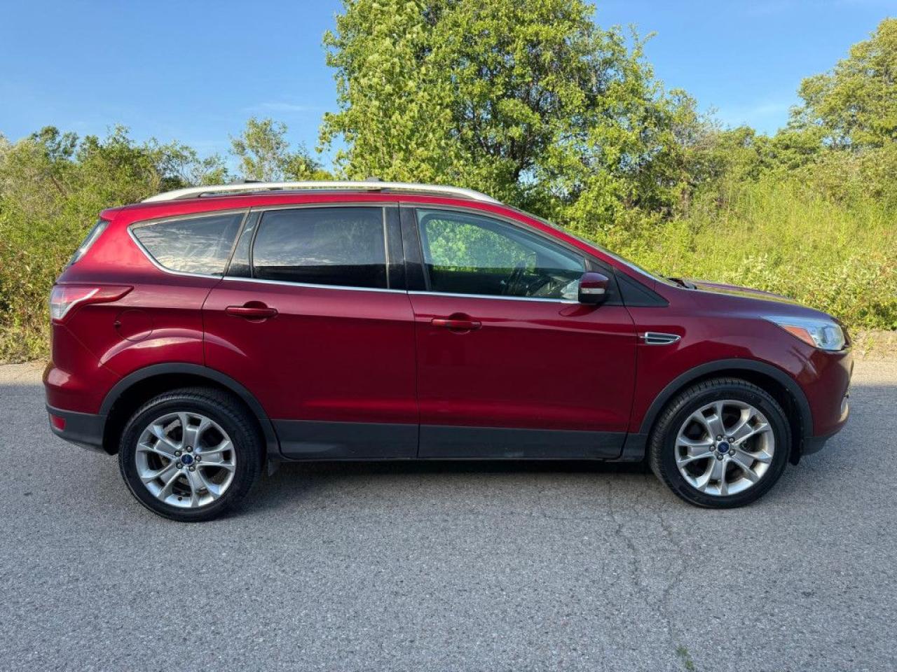 2014 Ford Escape TITANIUM | LEATHER | BACK-UP CAM | PUSH START | POWER LIFEGATE - Photo #6