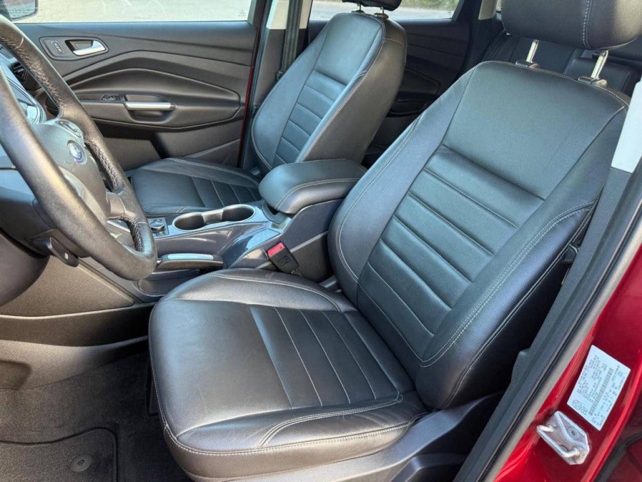 2014 Ford Escape TITANIUM | LEATHER | BACK-UP CAM | PUSH START | POWER LIFEGATE - Photo #12