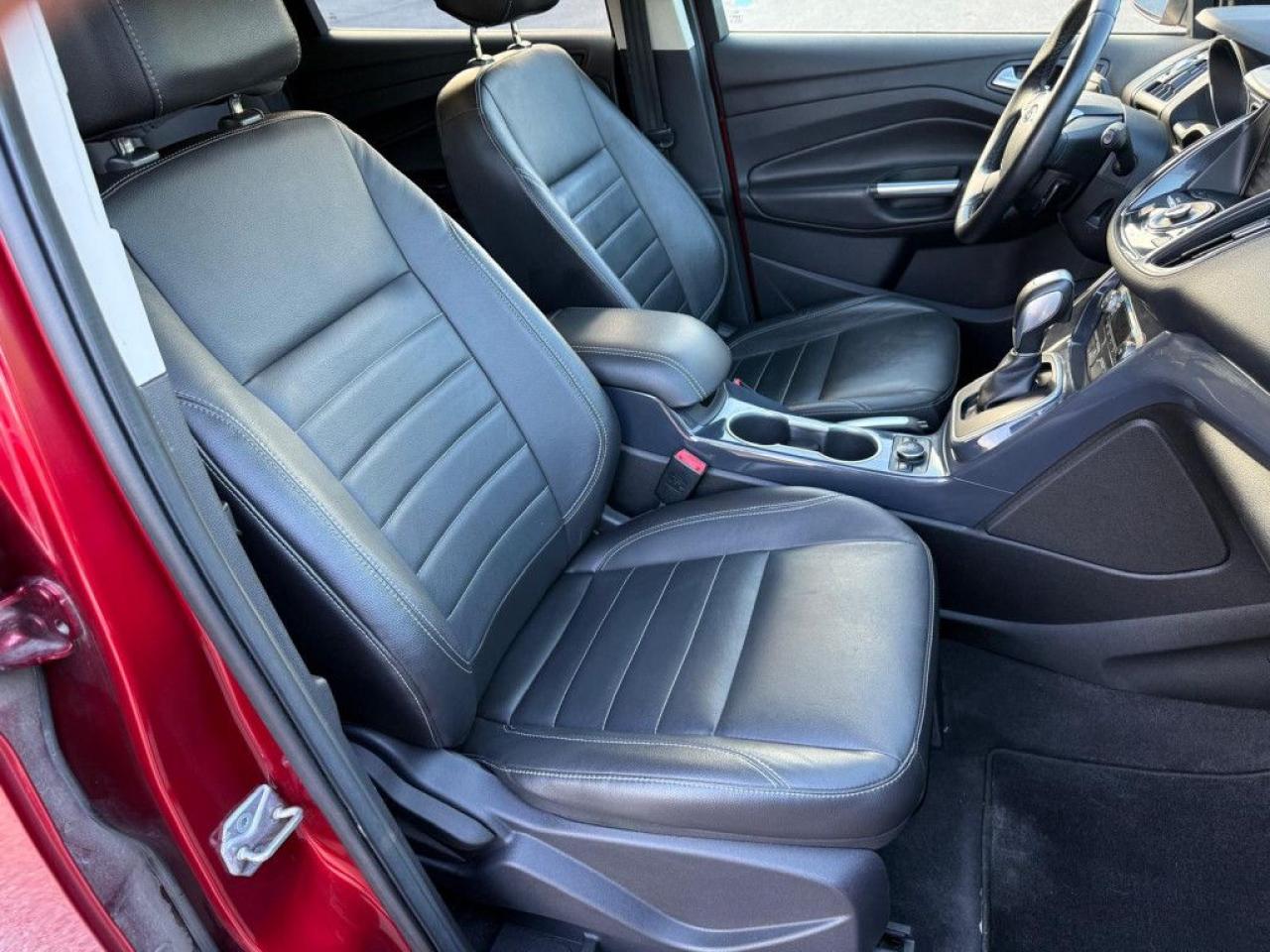 2014 Ford Escape TITANIUM | LEATHER | BACK-UP CAM | PUSH START | POWER LIFEGATE - Photo #16