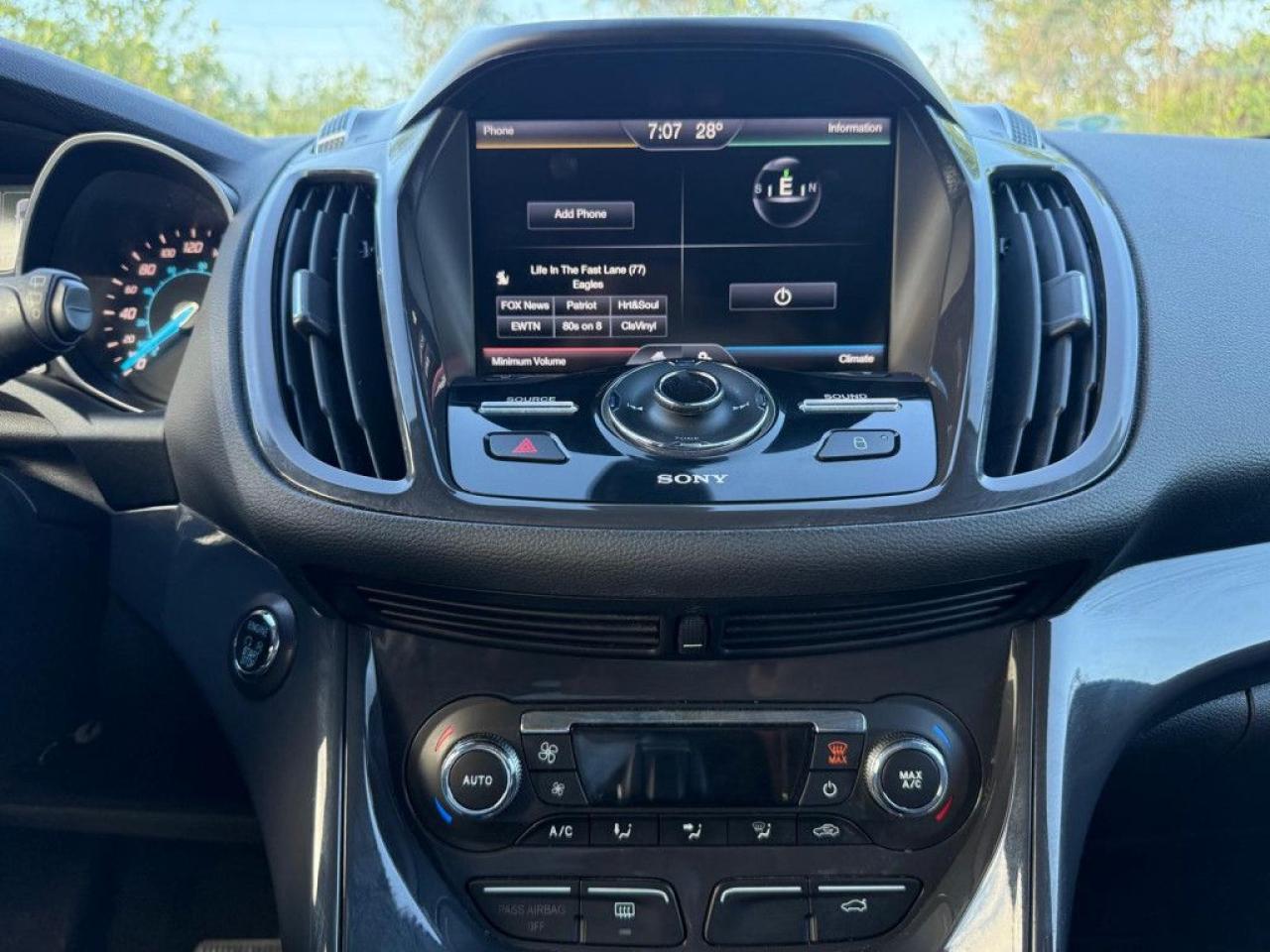 2014 Ford Escape TITANIUM | LEATHER | BACK-UP CAM | PUSH START | POWER LIFEGATE - Photo #23