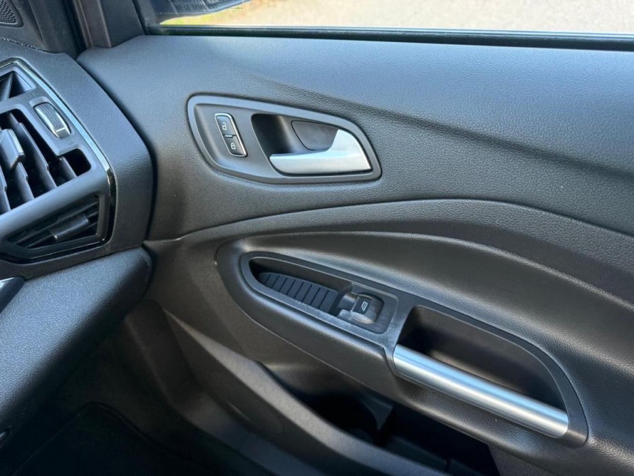 2014 Ford Escape TITANIUM | LEATHER | BACK-UP CAM | PUSH START | POWER LIFEGATE - Photo #30