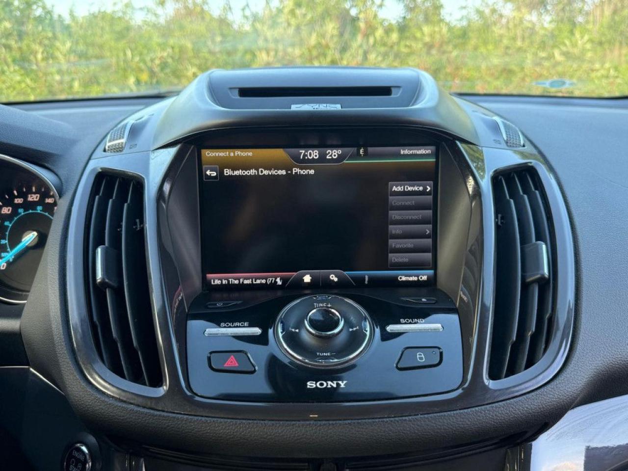 2014 Ford Escape TITANIUM | LEATHER | BACK-UP CAM | PUSH START | POWER LIFEGATE - Photo #22