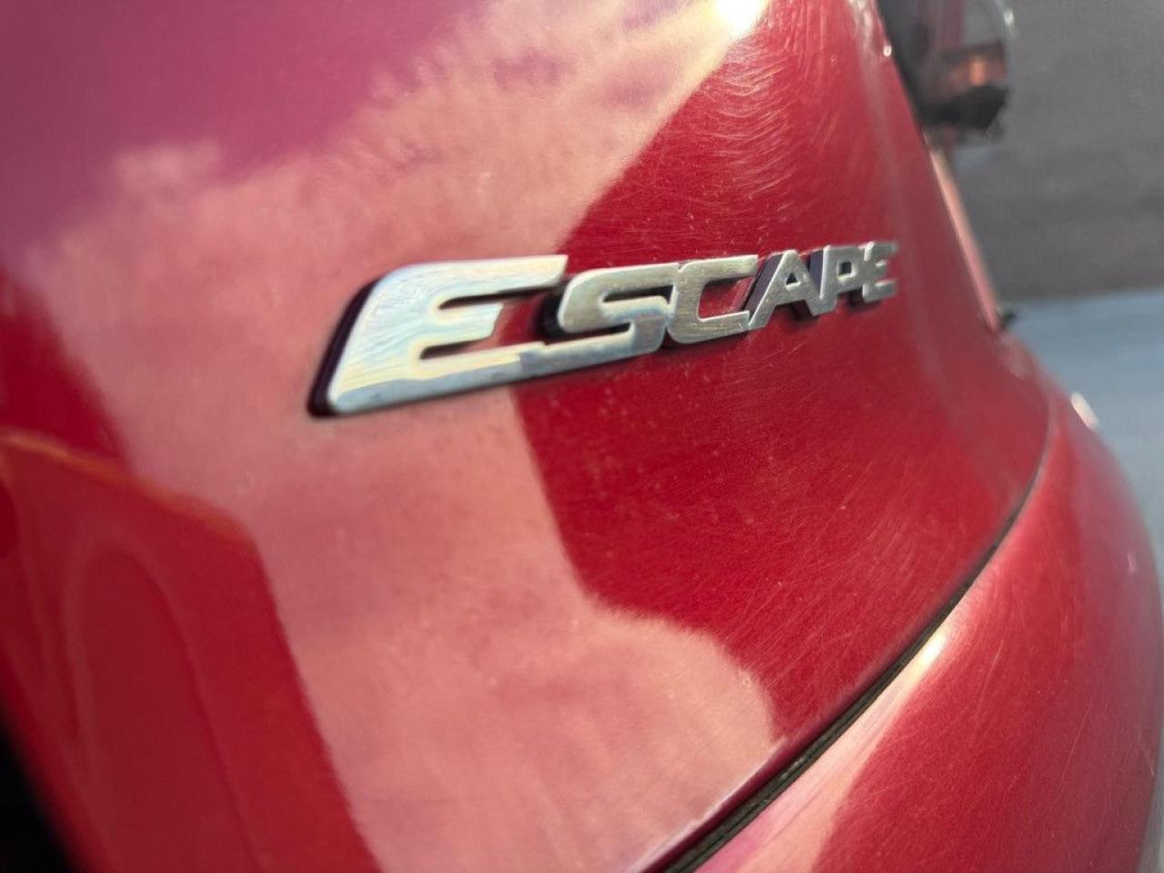 2014 Ford Escape TITANIUM | LEATHER | BACK-UP CAM | PUSH START | POWER LIFEGATE - Photo #7