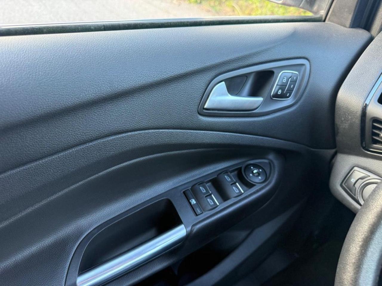 2014 Ford Escape TITANIUM | LEATHER | BACK-UP CAM | PUSH START | POWER LIFEGATE - Photo #29
