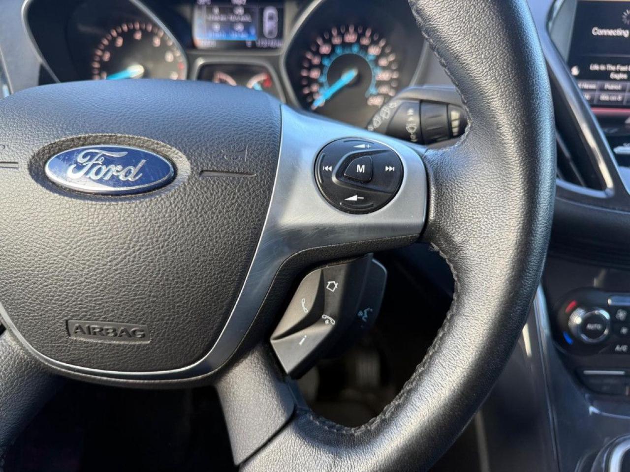 2014 Ford Escape TITANIUM | LEATHER | BACK-UP CAM | PUSH START | POWER LIFEGATE - Photo #19