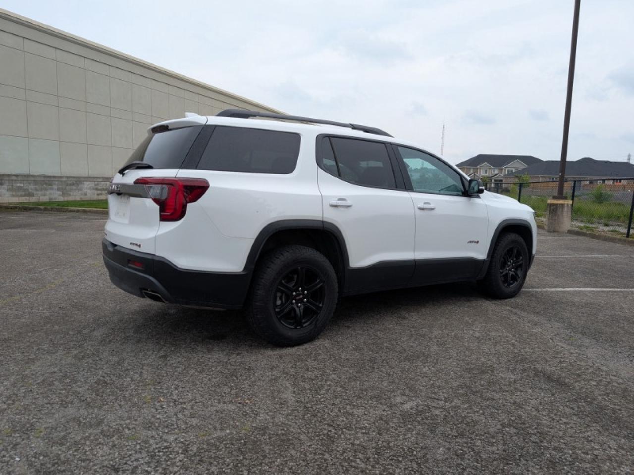 2023 GMC Acadia AT4  **PRO GRADE PACKAGE ** Photo4