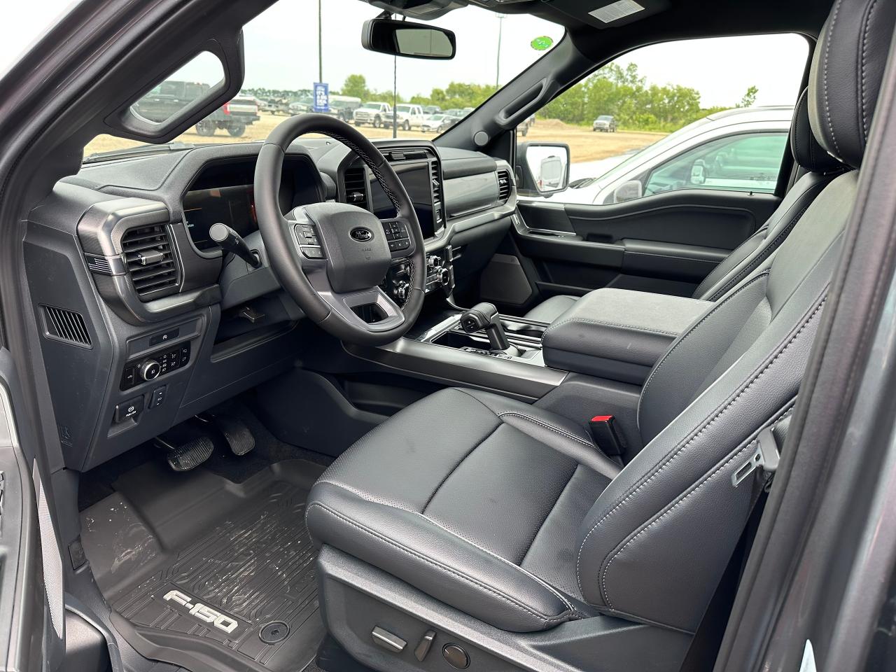 2025 Ford F-150 LARIAT 4WD SuperCrew 5.5' Box 501A Photo5