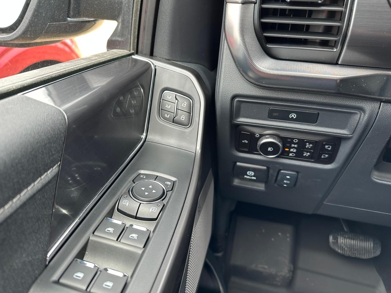 2025 Ford F-150 LARIAT 4WD SuperCrew 5.5' Box 501A Photo5
