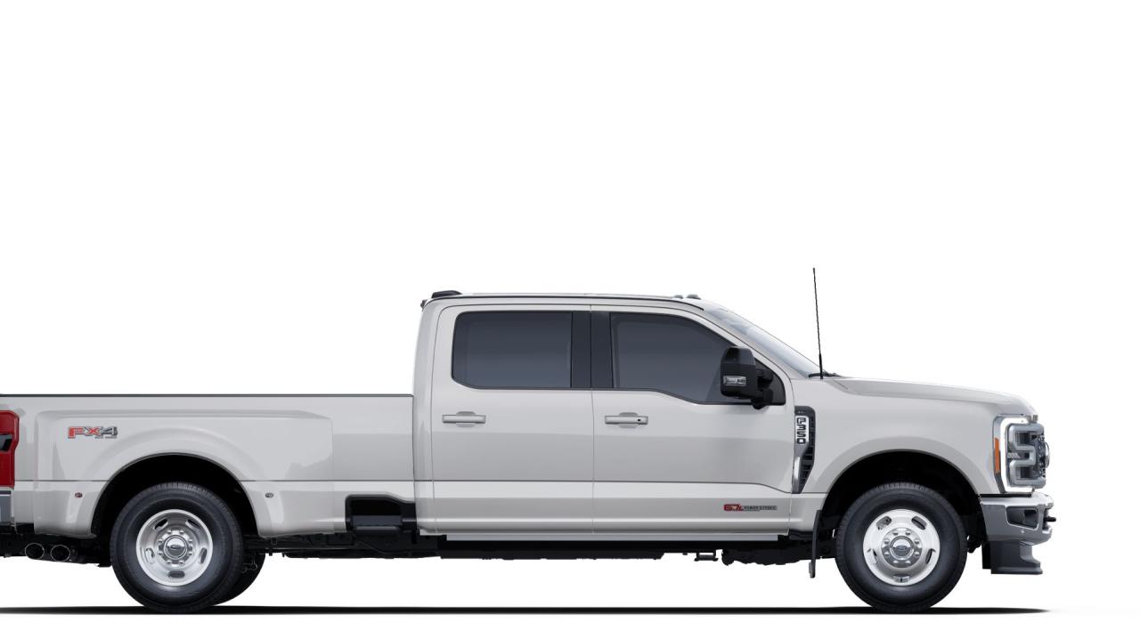 2025 Ford SUPER DUTY F-350 DRW F-350® Lariat® Photo4