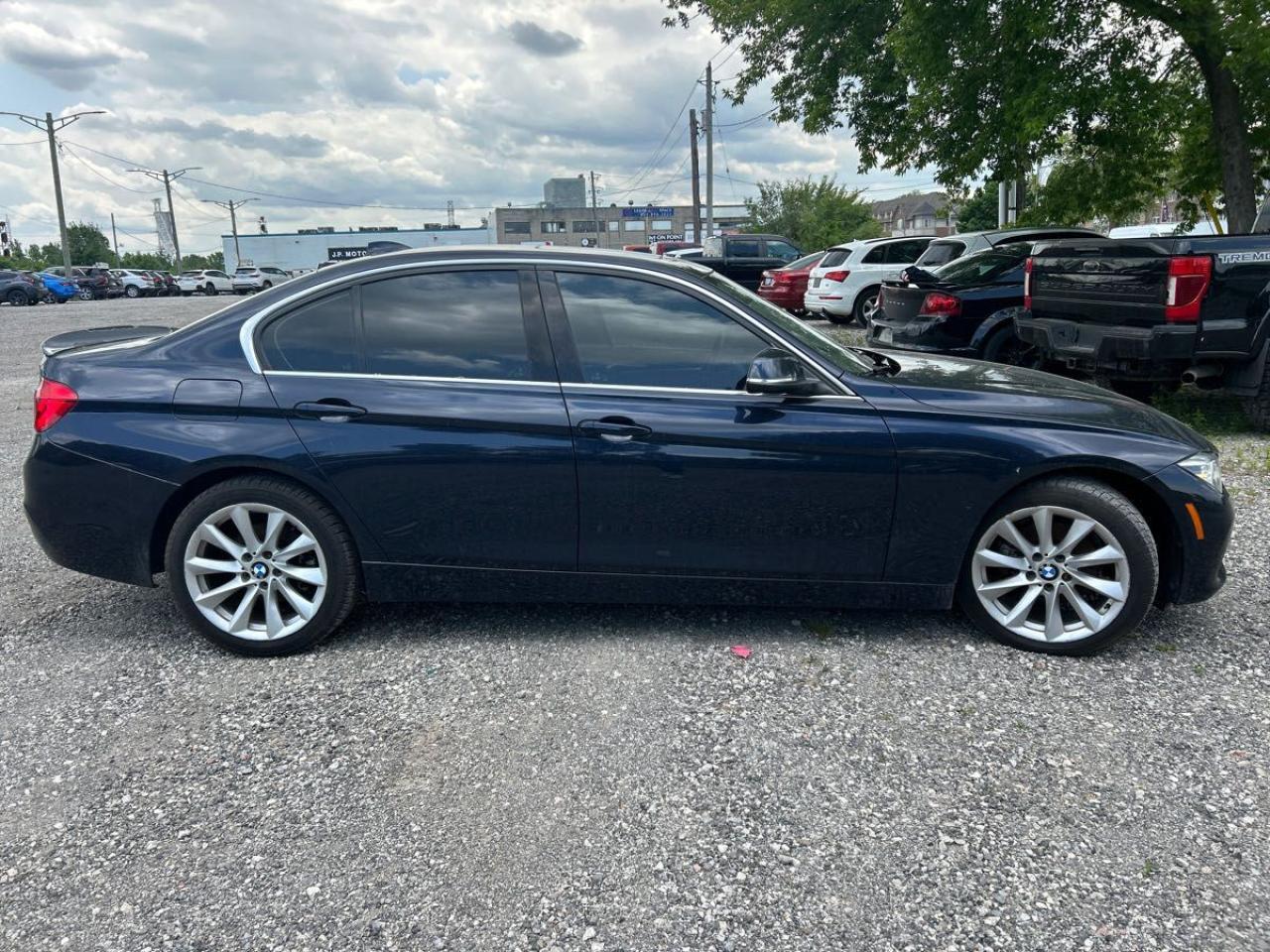 2017 BMW 3 Series 320i xDrive Photo4