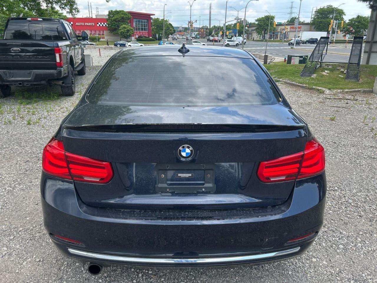 2017 BMW 3 Series 320i xDrive - Photo #4