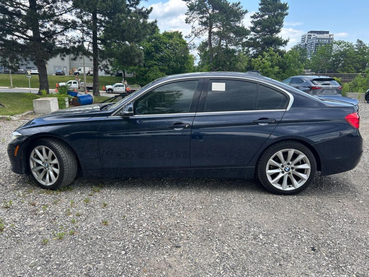 2017 BMW 3 Series 320i xDrive Photo2