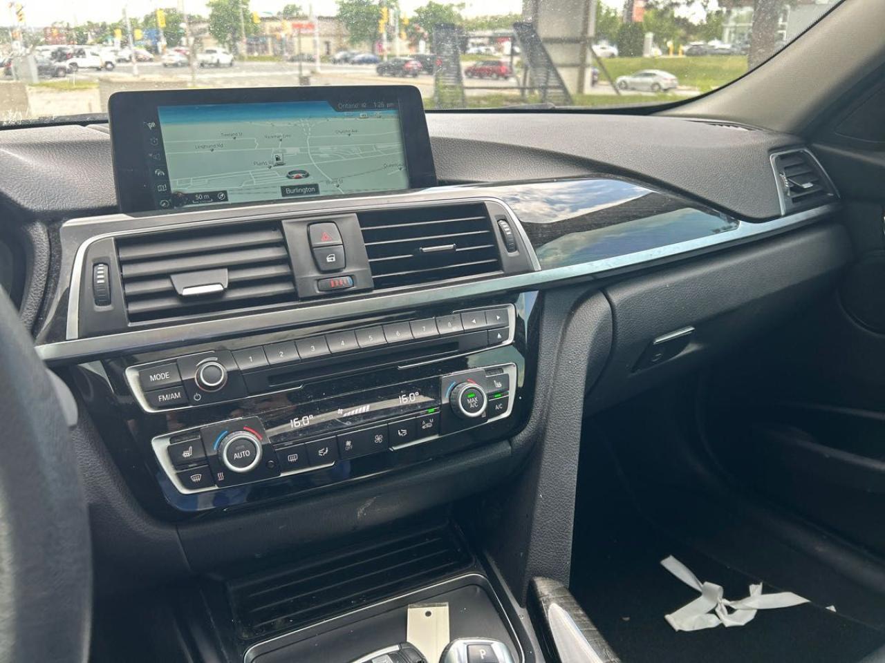 2017 BMW 3 Series 320i xDrive - Photo #9