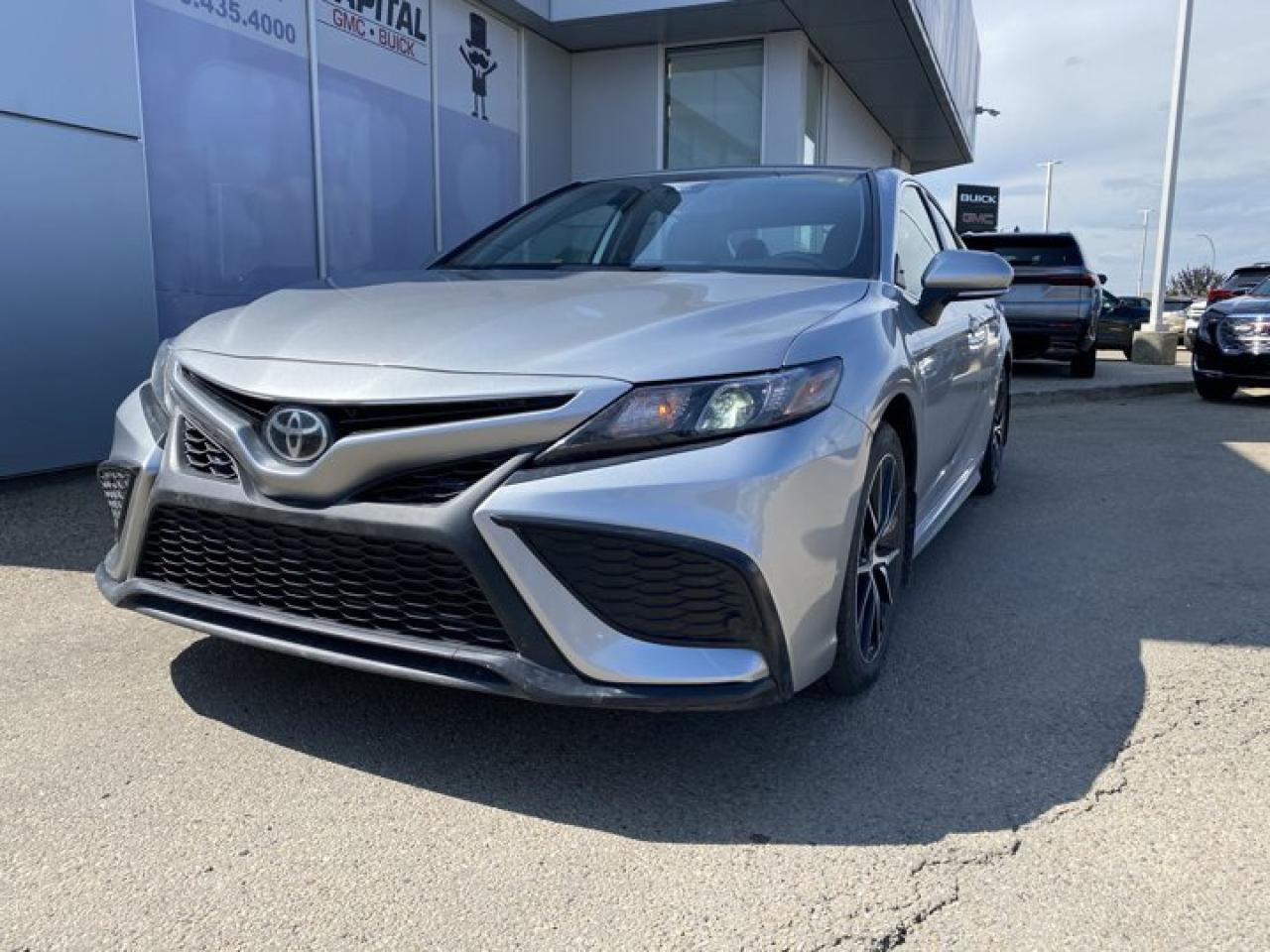 Used 2024 Toyota Camry SE * SE UPGRADE * SUNROOF * RADAR CRUISE * WIRELESS CHARGER * for sale in Edmonton, AB