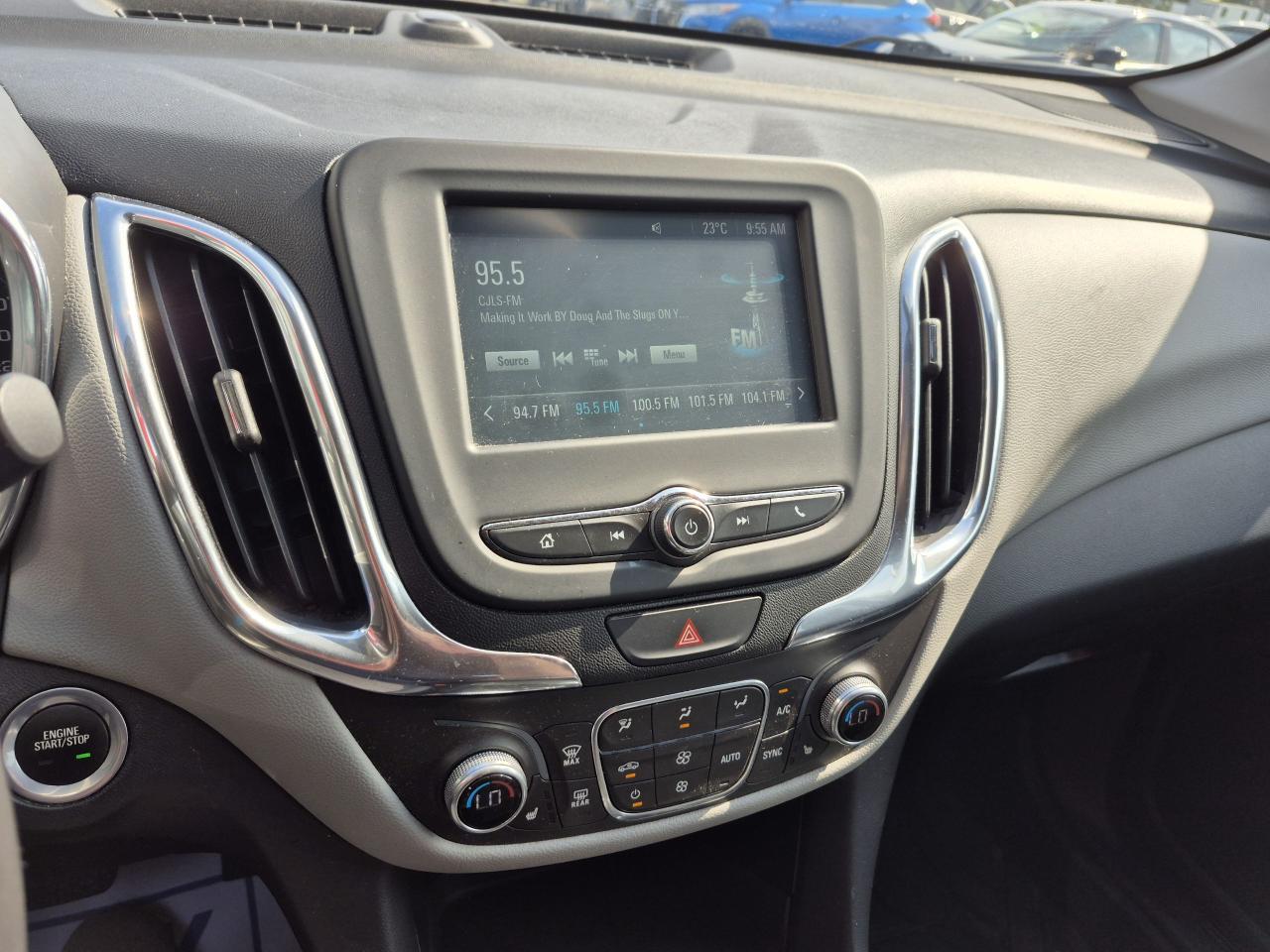 2018 Chevrolet Equinox LT Photo9
