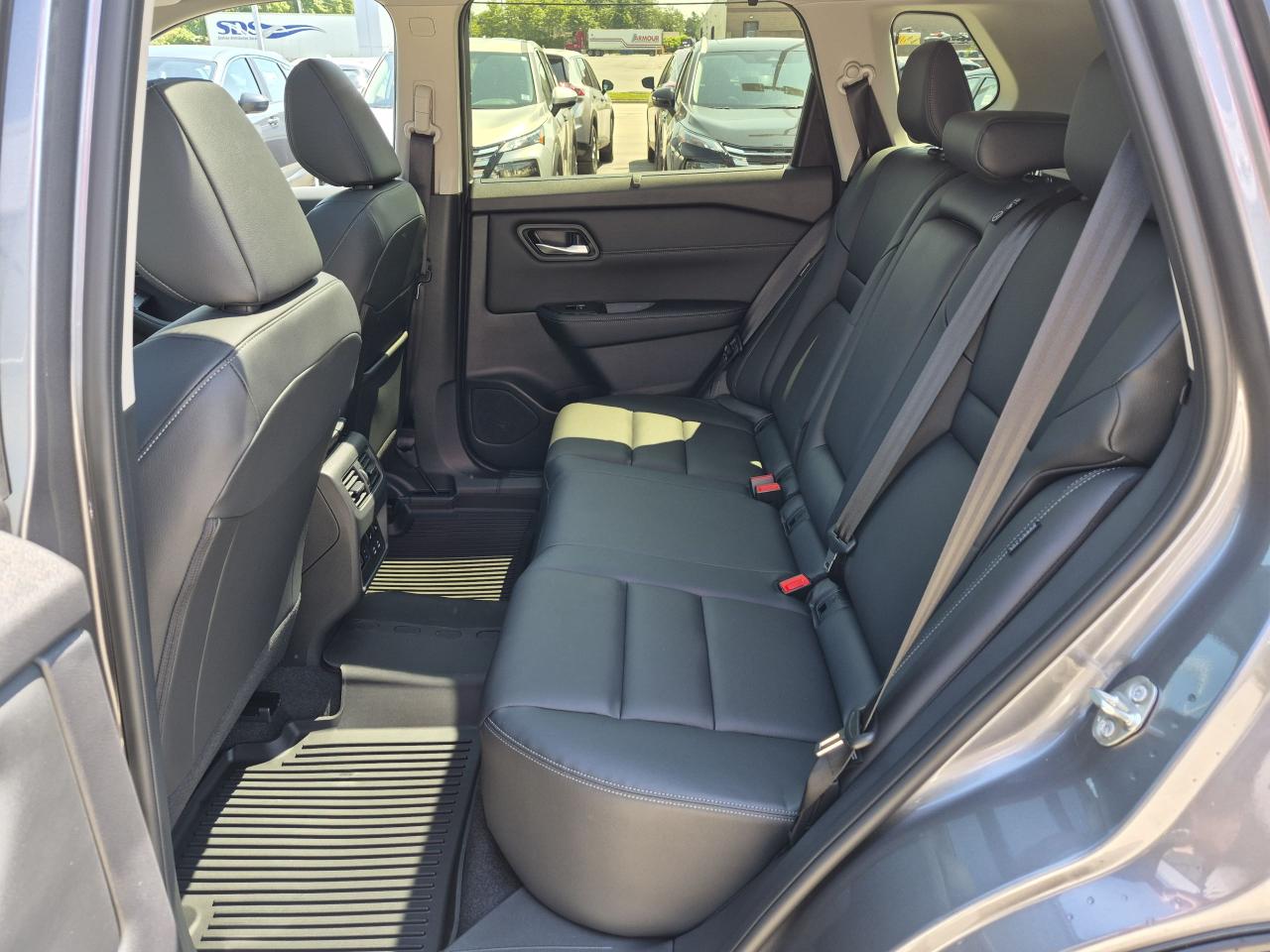 2025 Nissan Rogue SL Photo28