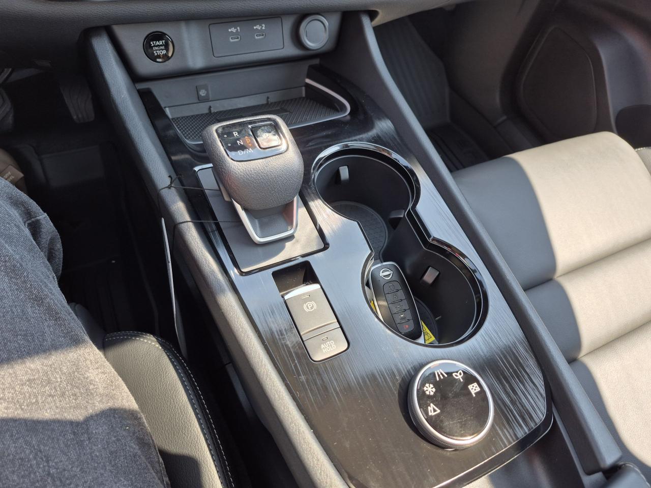 2025 Nissan Rogue SL Photo26