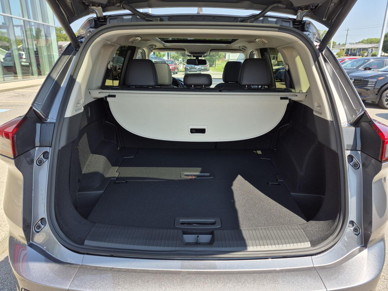 2025 Nissan Rogue SL Photo30