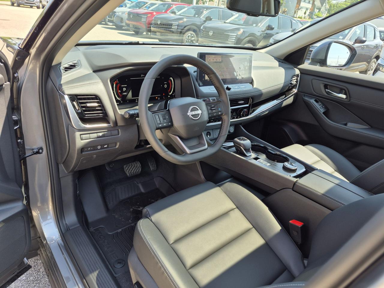 2025 Nissan Rogue SL Photo6