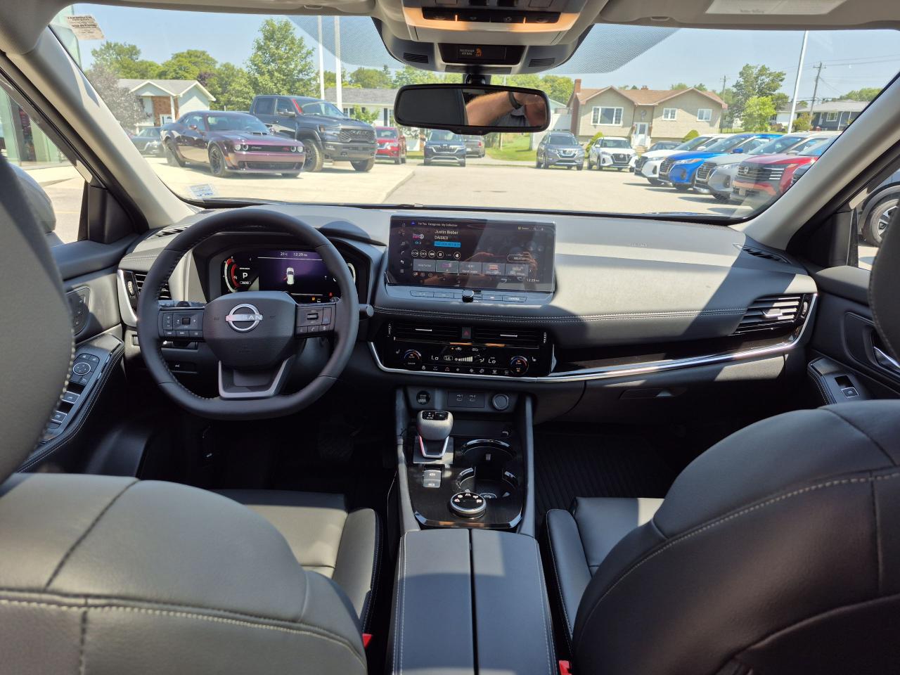 2025 Nissan Rogue SL Photo13