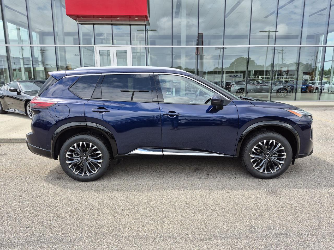 2025 Nissan Rogue Platinum Photo22