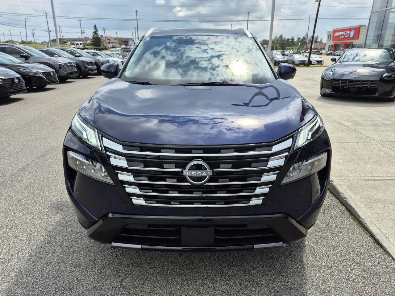 2025 Nissan Rogue Platinum Photo2
