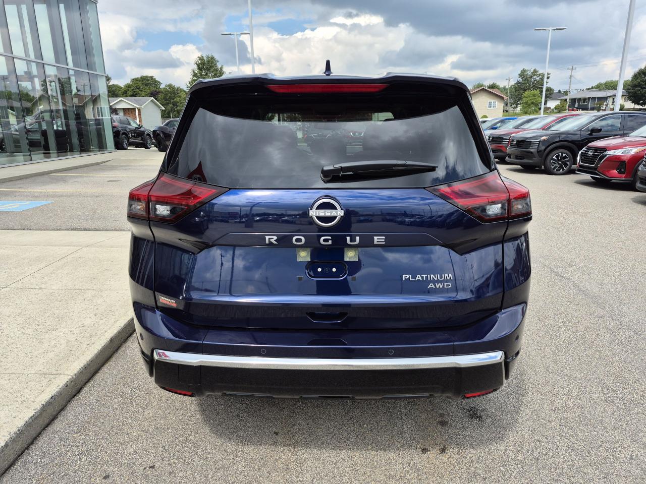 2025 Nissan Rogue Platinum Photo4