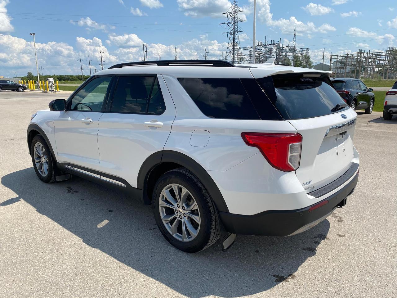 2022 Ford Explorer XLT Photo3