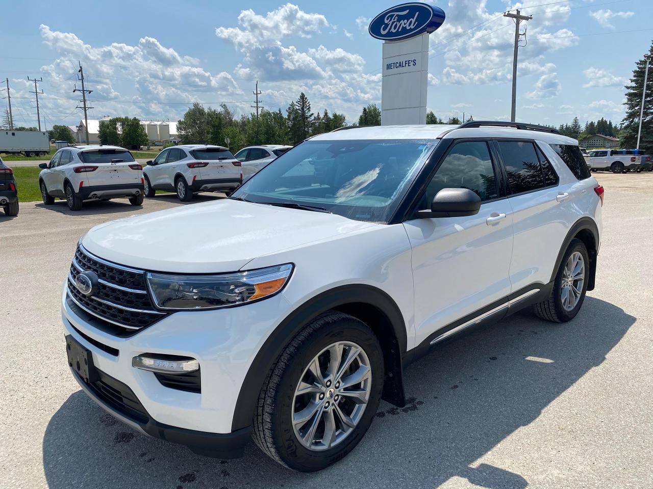 2022 Ford Explorer XLT Photo2