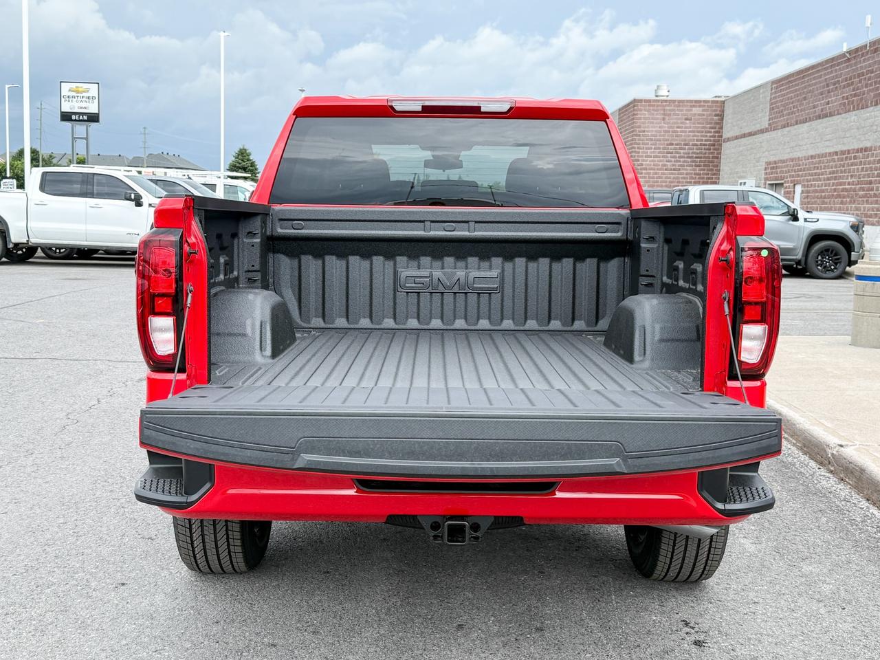 2025 GMC Sierra 1500 Elevation 2.7L 4 CYL WITH REMOTE START/ENTRY, HEATED SEATS, HEATED STEERING WHEEL, CRUISE CONTROL, HD REAR VISION CAMERA Photo4