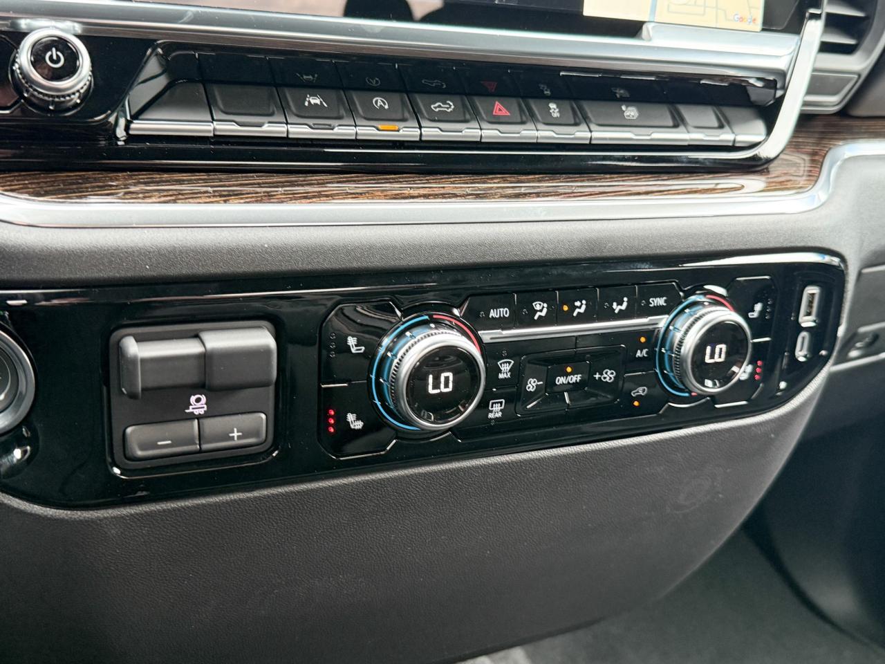 2025 GMC Sierra 1500 Elevation 2.7L 4 CYL WITH REMOTE START/ENTRY, HEATED SEATS, HEATED STEERING WHEEL, CRUISE CONTROL, HD REAR VISION CAMERA Photo