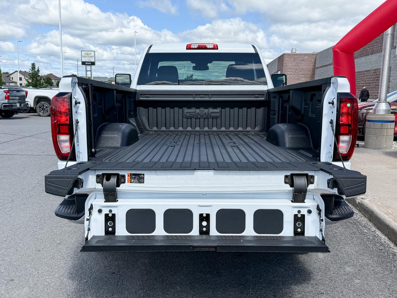 2025 GMC Sierra 3500 HD SLE 6.6L V8 WITH REMOTE START/ENTRY, HEATED SEATS, HEATED STEERING WHEEL, CRUISE CONTROL, HD REAR VISION CAMERA, APPLE CARPLAY AND ANDROID AUTO Photo