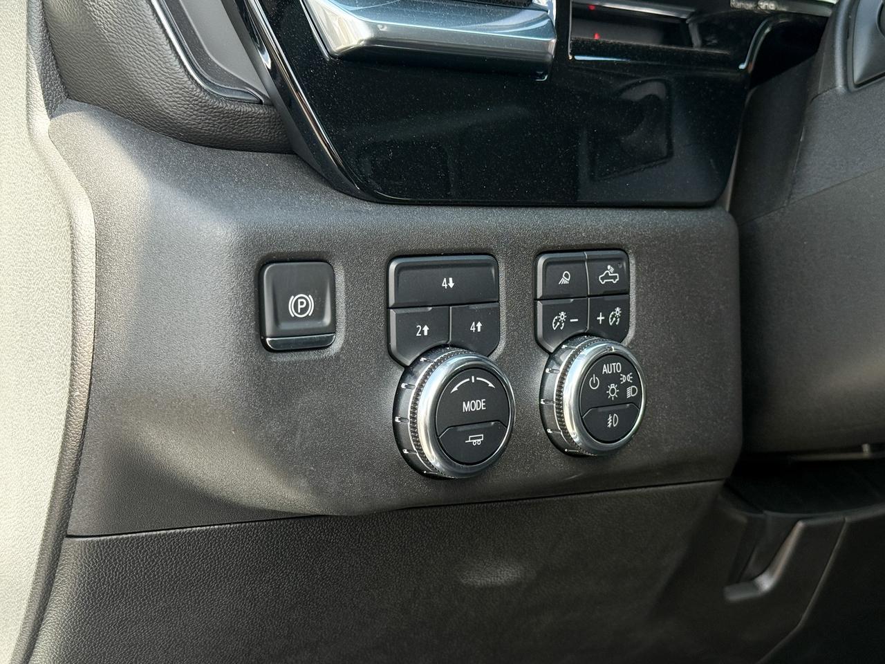 2025 GMC Sierra 3500 HD SLE 6.6L V8 WITH REMOTE START/ENTRY, HEATED SEATS, HEATED STEERING WHEEL, CRUISE CONTROL, HD REAR VISION CAMERA, APPLE CARPLAY AND ANDROID AUTO Photo