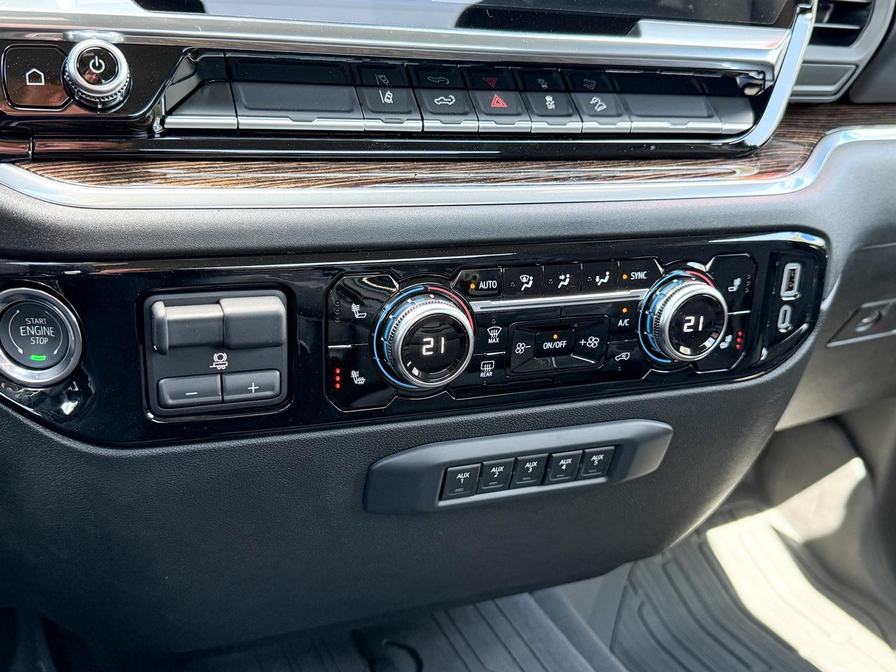 2025 GMC Sierra 3500 HD SLE 6.6L V8 WITH REMOTE START/ENTRY, HEATED SEATS, HEATED STEERING WHEEL, CRUISE CONTROL, HD REAR VISION CAMERA, APPLE CARPLAY AND ANDROID AUTO Photo