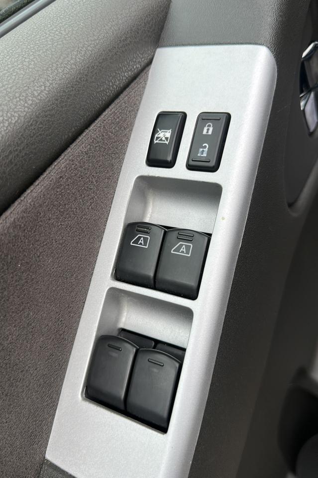 2012 Nissan Pathfinder S - Photo #9