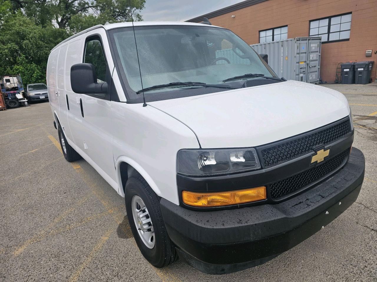 2021 Chevrolet Express RWD 2500 135" Photo2