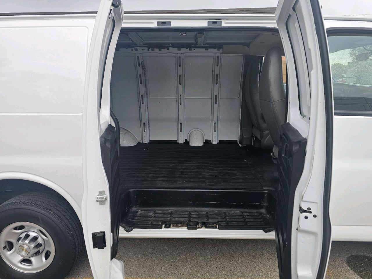 2021 Chevrolet Express RWD 2500 135" Photo4