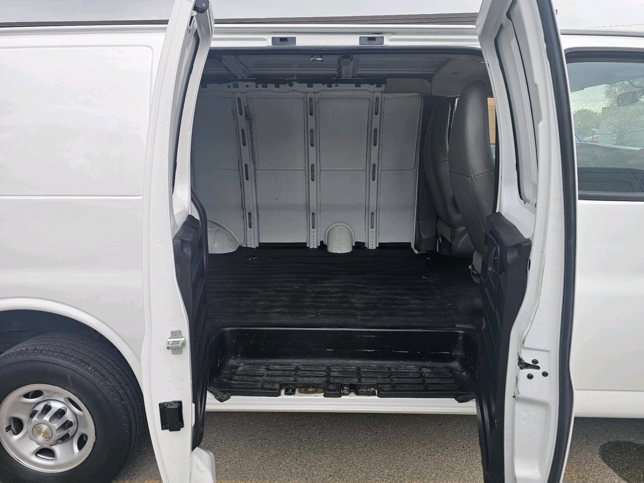 2021 Chevrolet Express RWD 2500 135" Photo4