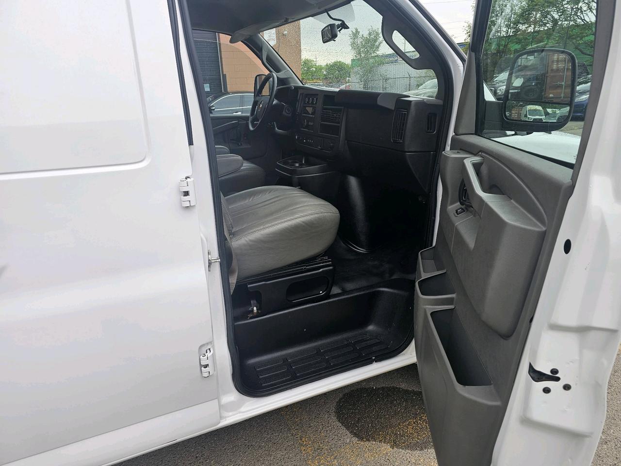 2021 Chevrolet Express RWD 2500 135" Photo