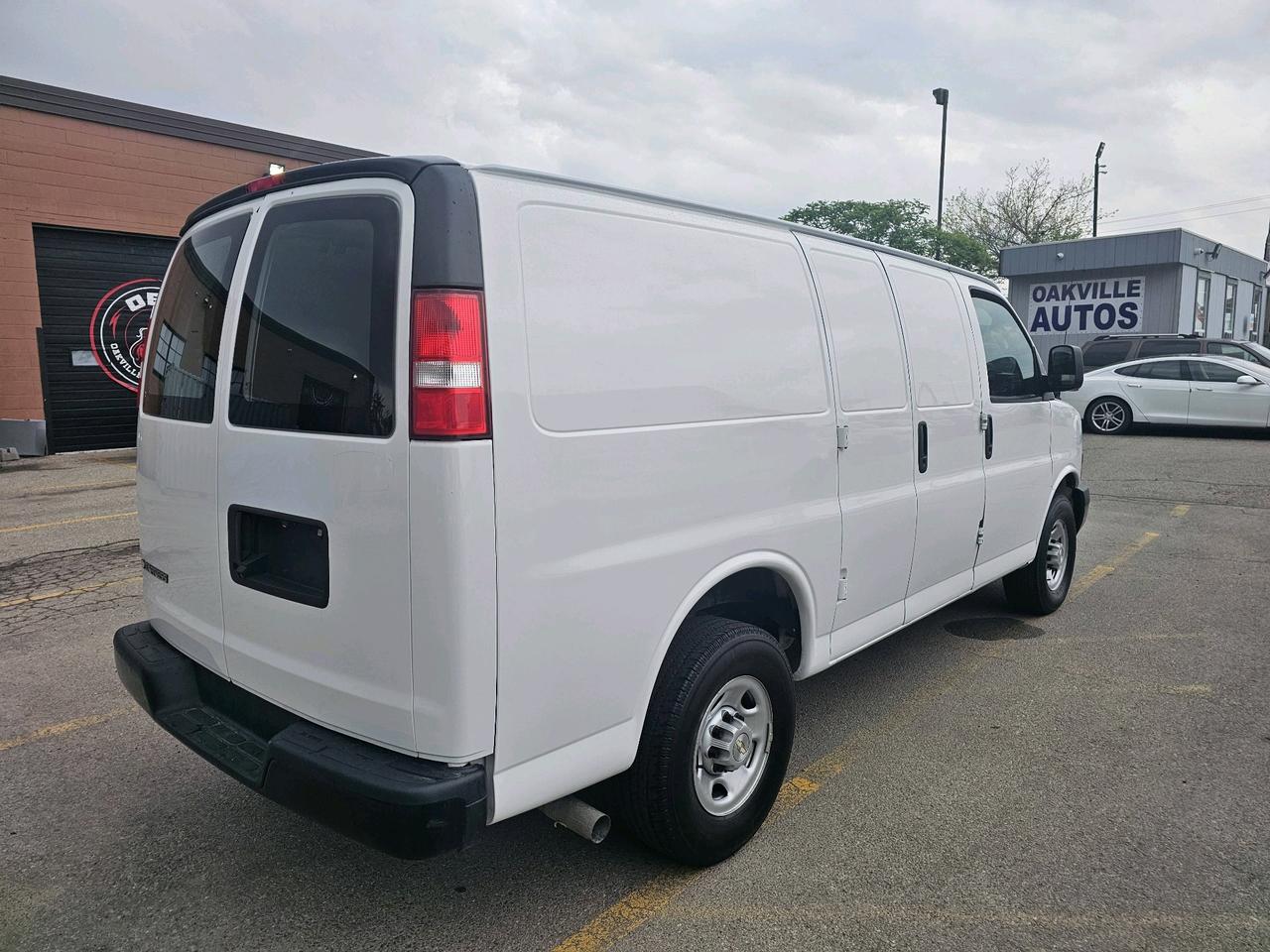 2021 Chevrolet Express RWD 2500 135" Photo