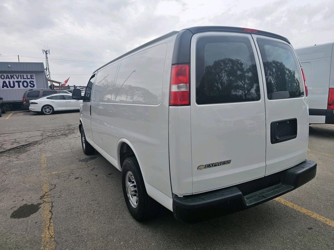 2021 Chevrolet Express RWD 2500 135" Photo