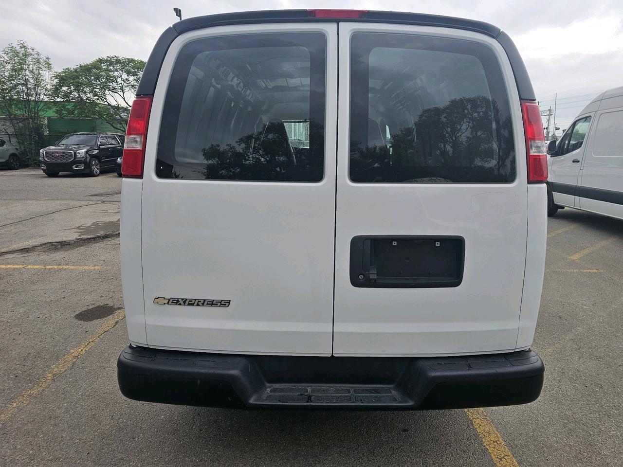 2021 Chevrolet Express RWD 2500 135" Photo
