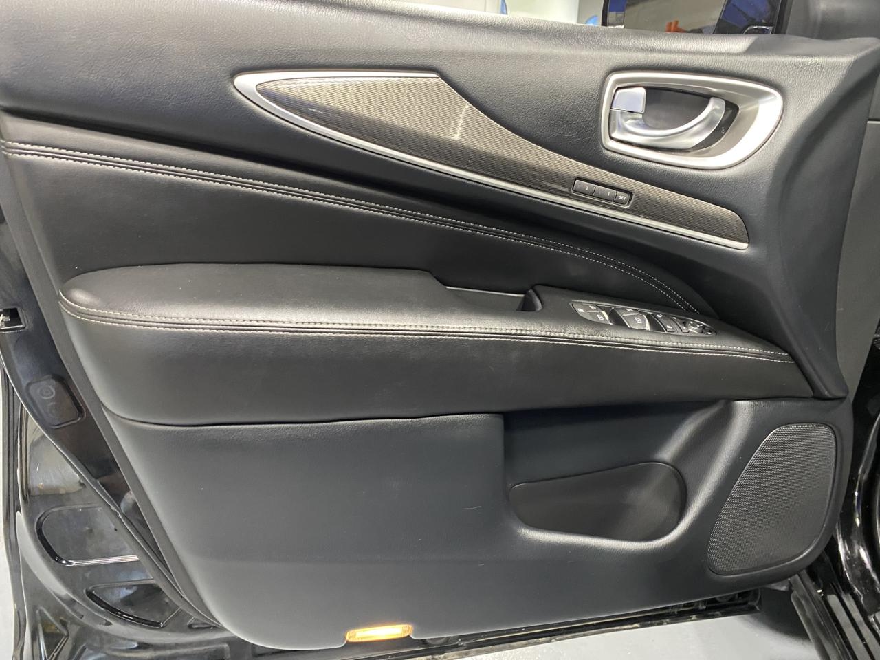 2018 Infiniti QX60 Base AWD - Photo #11