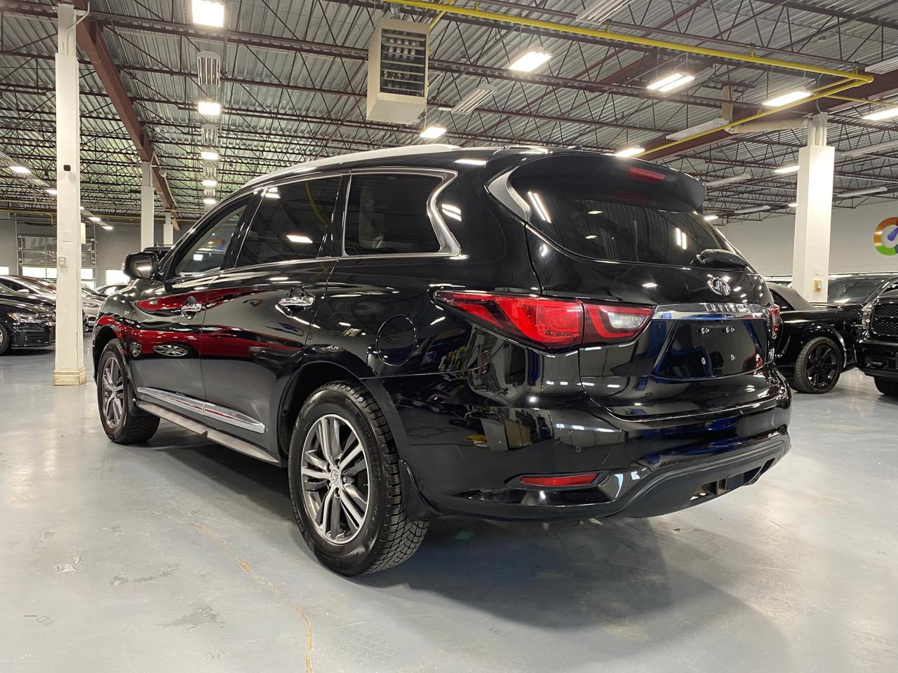 2018 Infiniti QX60 Base AWD - Photo #3